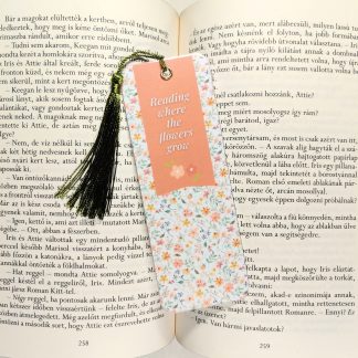 Reading where the flowers grow laminált könyvjelző